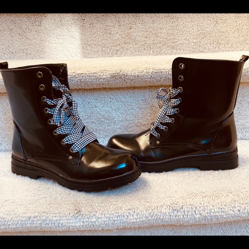 ✨Dirty Laundry Combat Boots✨